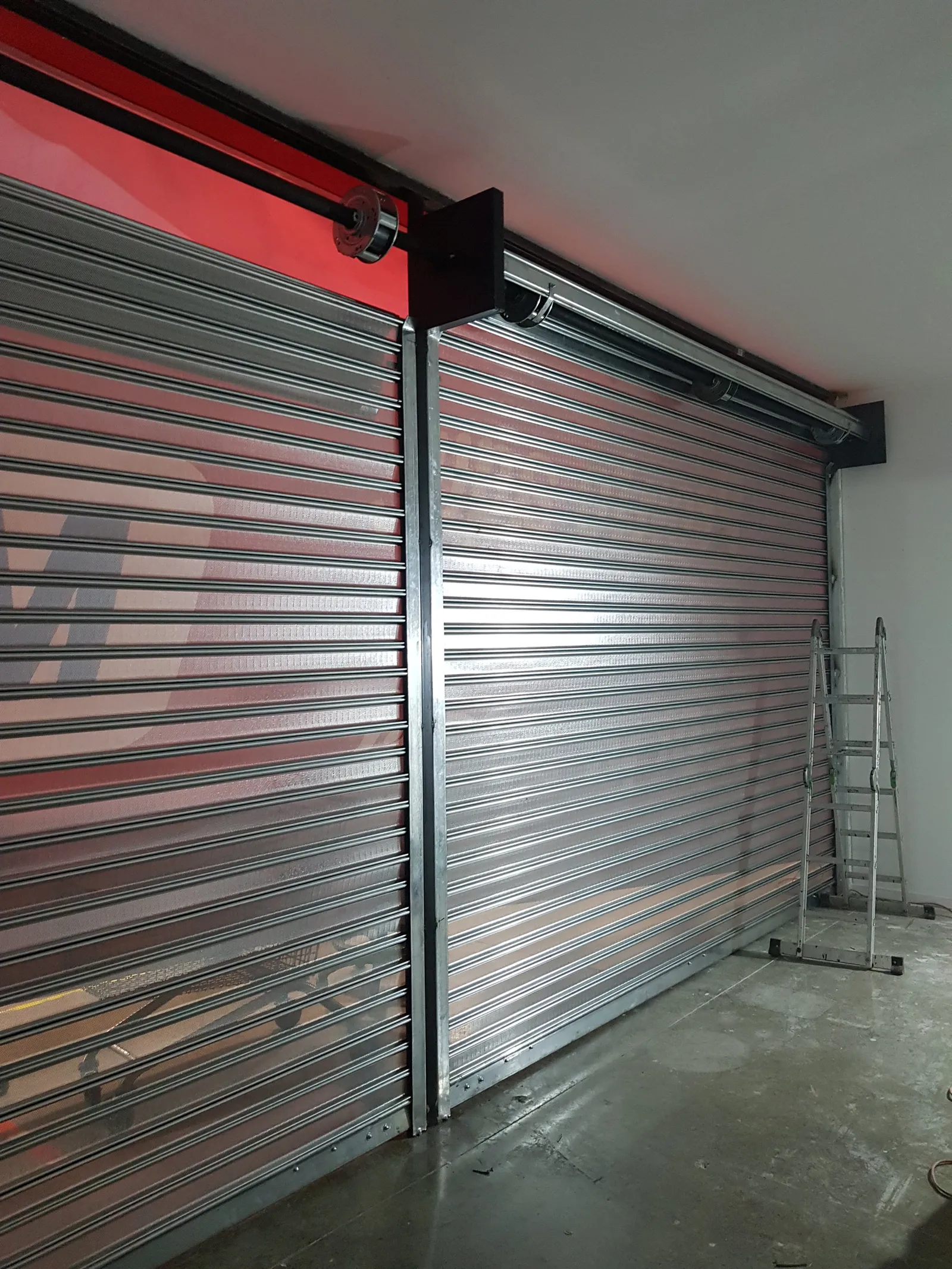 Cortina metálica en local comercial